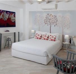 7 Bedroom Villa with Infinity Pool near Lia Beach on Mykonos, Sleeps 14